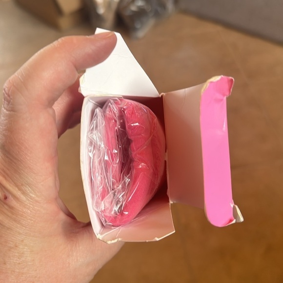 NIP The Original Makeup Eraser, Erase All Makeup With Just Water, Original Pink - Picture 9 of 10